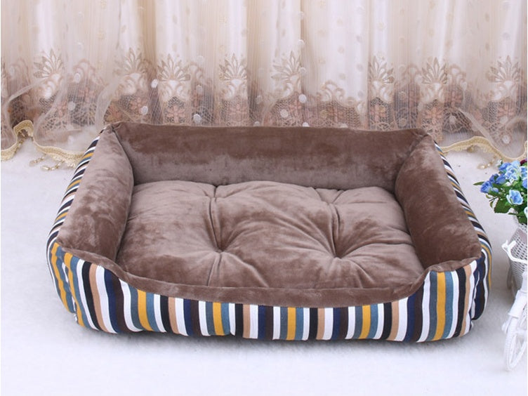 Cozy teddy cat litter bed in brown with striped edges, designed for ultimate pet comfort and style.